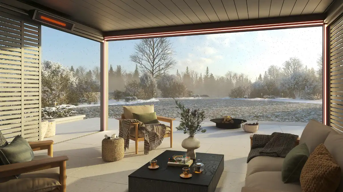 Gemütlicher Wintergarten mit integriertem Heizstrahler Wintergarten mit gemütlicher Einrichtung und Blick auf schneebedeckte Landschaft